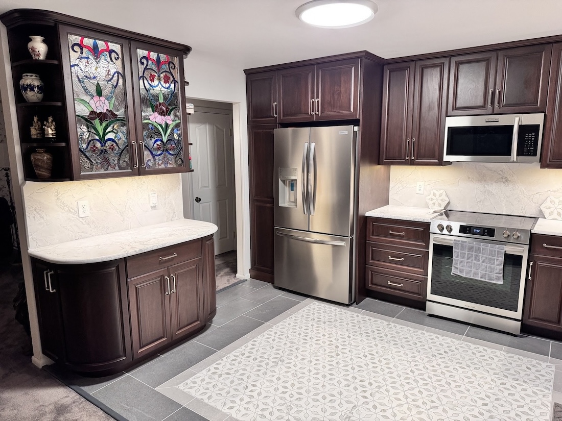 You are currently viewing Curves Meet Craftsmanship in a Mountain Top Kitchen